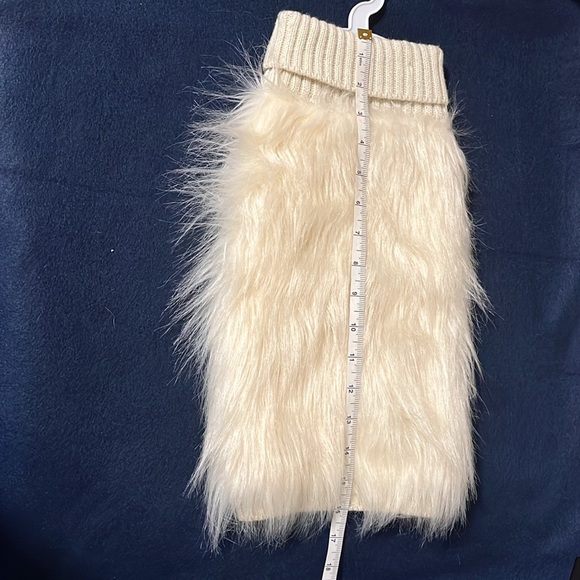 NWT FabDog faux fur sweater for a dog size S white, new with tag, turtle neck - Picture 4 of 6